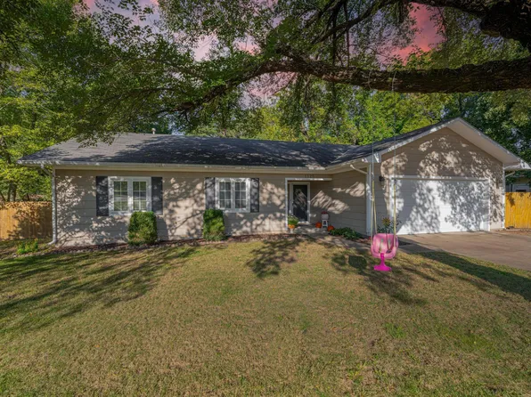 1125 High St, Winfield, KS 67156