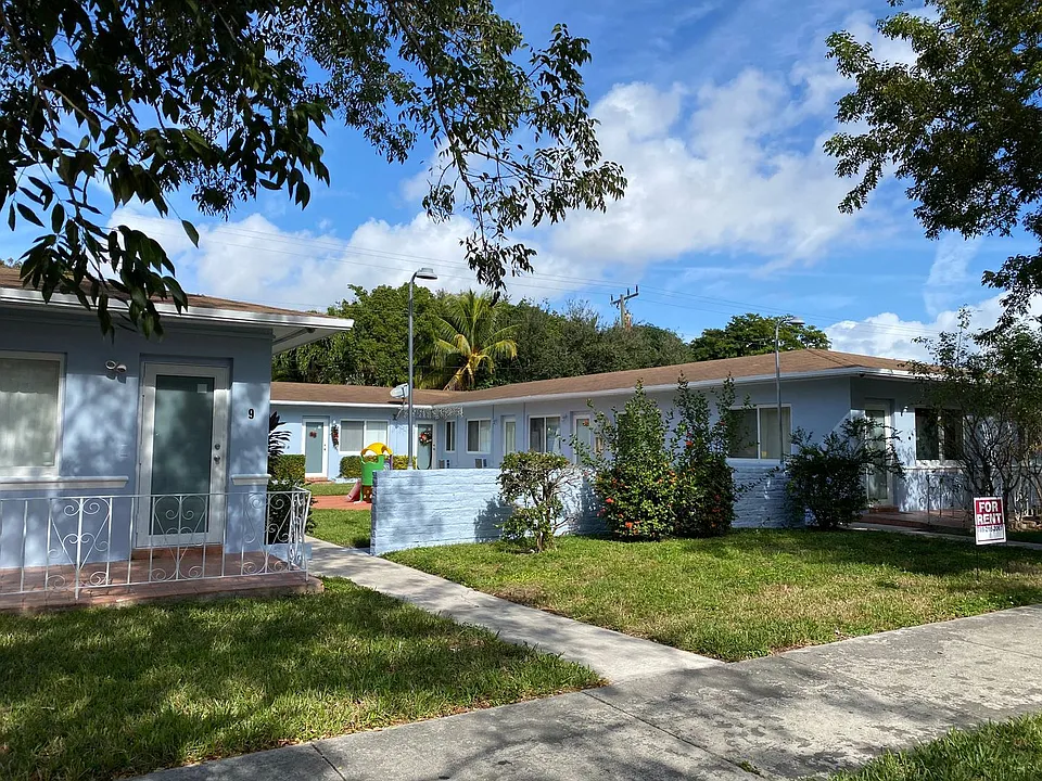 2535 SW 27th St