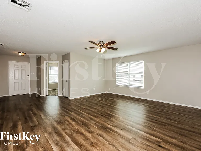 920 Dove Meadows Dr — Photo 2