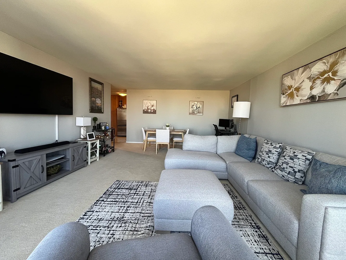 2650 N Lakeview Ave — Photo 3