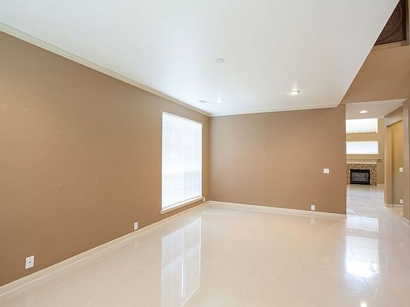 4th image of 11544 Blackhawk Dr
