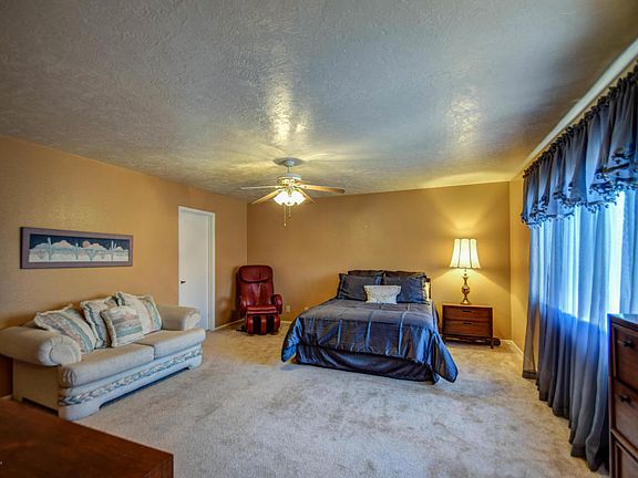 4th image of 993 Leisure World