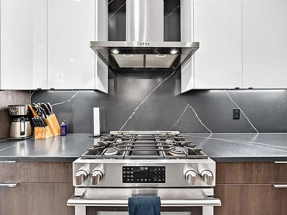 5th image of 940 W 38th St SW #1