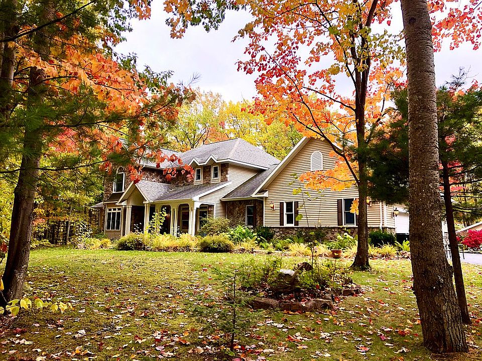 1st image of 185 Huron Woods Dr