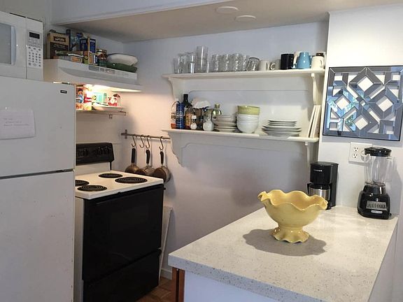 3rd image of 284 E Blithedale Ave #2