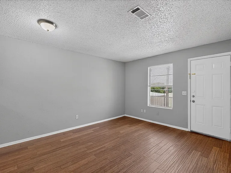 400 Raymond St #16 — Photo 12