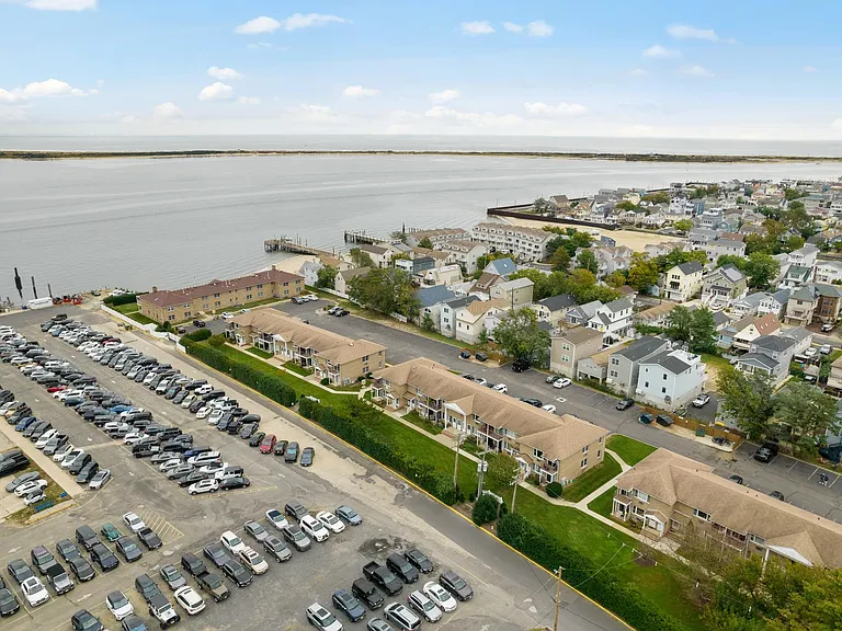 324 Shore Dr #B-8 — Photo 20