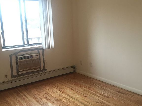 5th image of 7544 113th St APT 4A