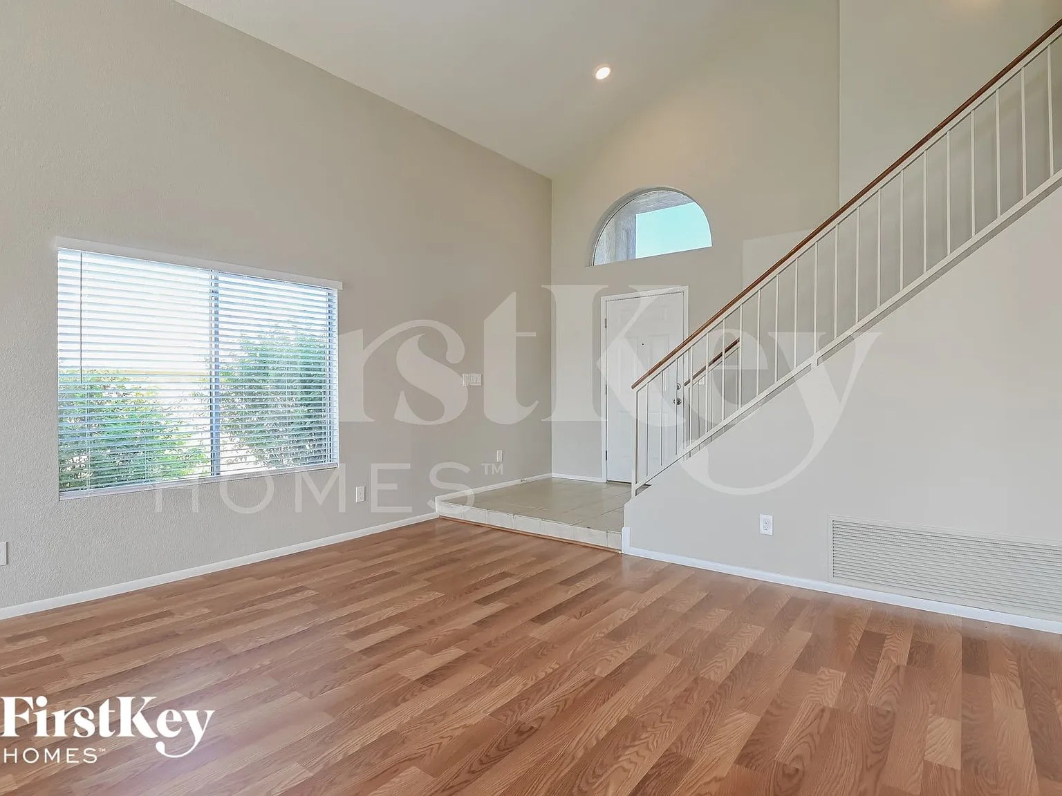 4 bed, 2.5 bath, 1961 sqft, $1,980 — Photo 3