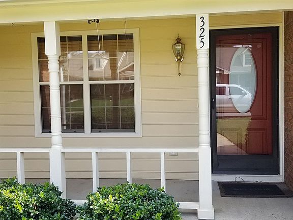 3rd image of 325 Williamsburg Ave