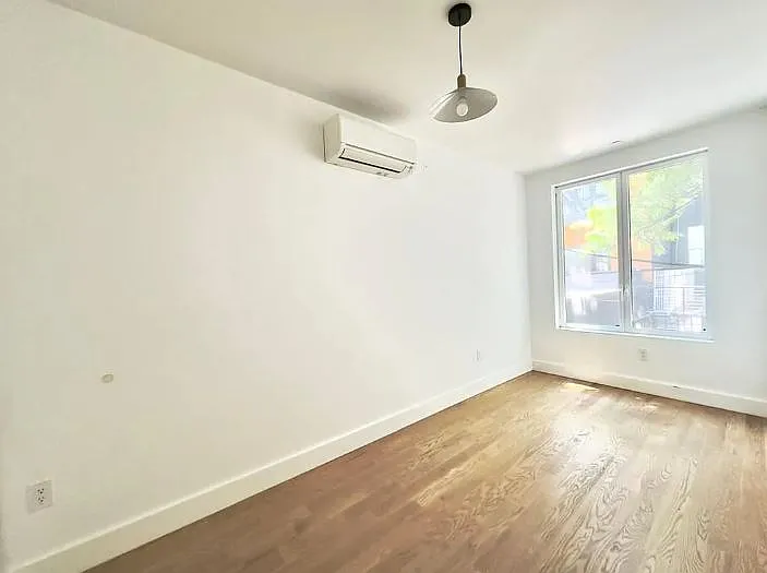 98 Moore St #2B — Photo 7