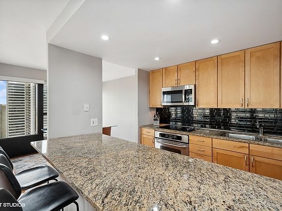 5th image of 30 E Huron St APT 5007