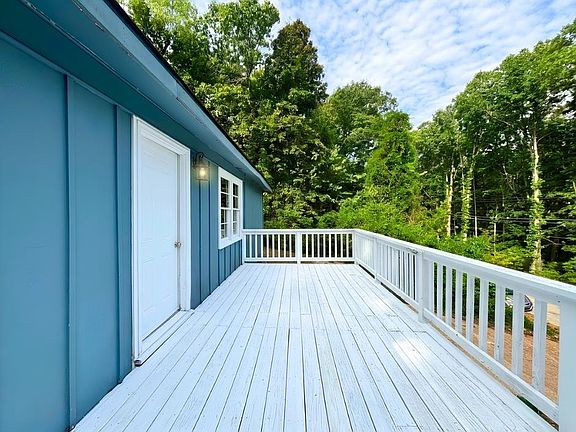 4th image of 6 Powhatan Dr