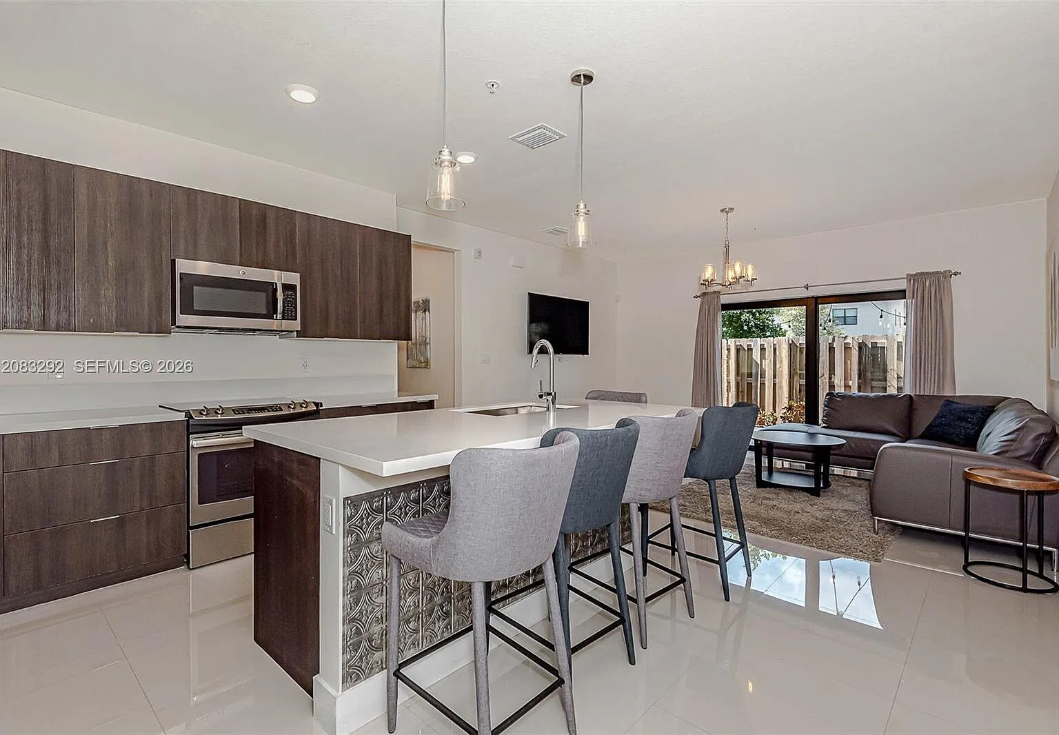 3 bed, 2.0 bath, 1410 sqft, $3,600 — Photo 3