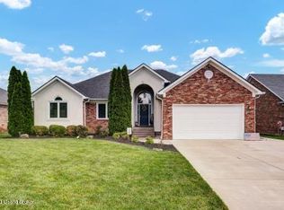 5017 Hunters Point Cir, Louisville, KY 40216