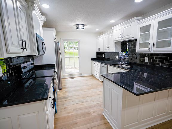 5th image of 6225 Sloan Dr