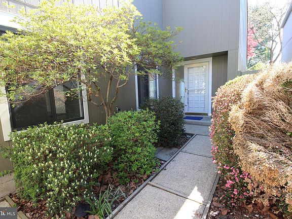 3rd image of 19109 Brooke Grove Ct