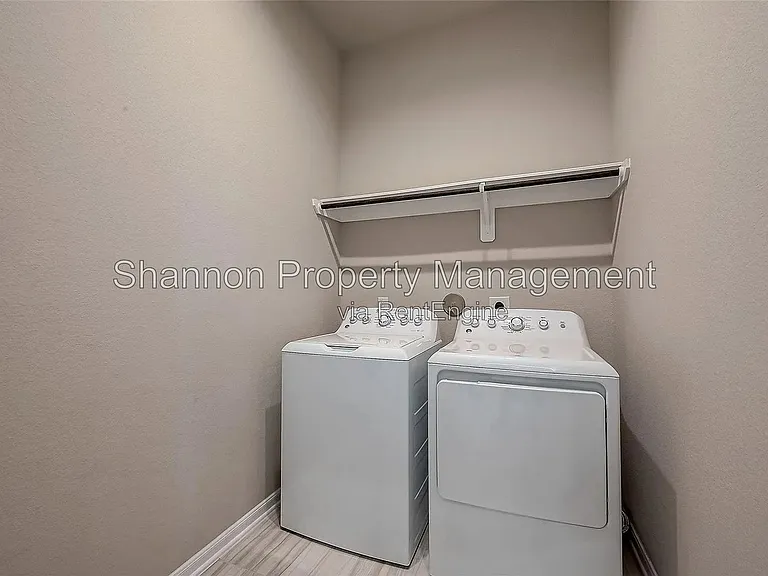 2559 Terrace Point Dr — Photo 23