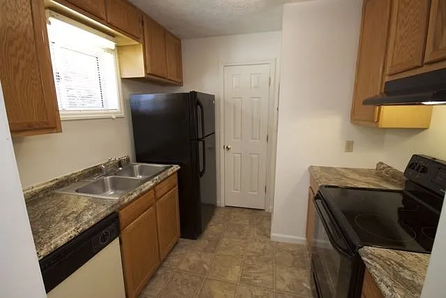 9 Shanna Dr — Photo 3