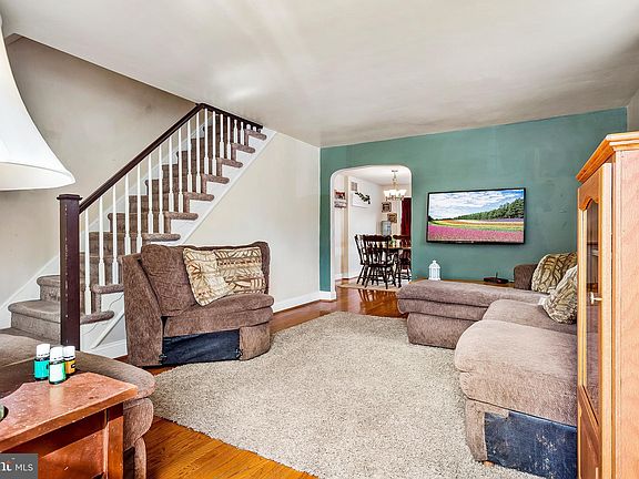 4th image of 216 S Academy Ave