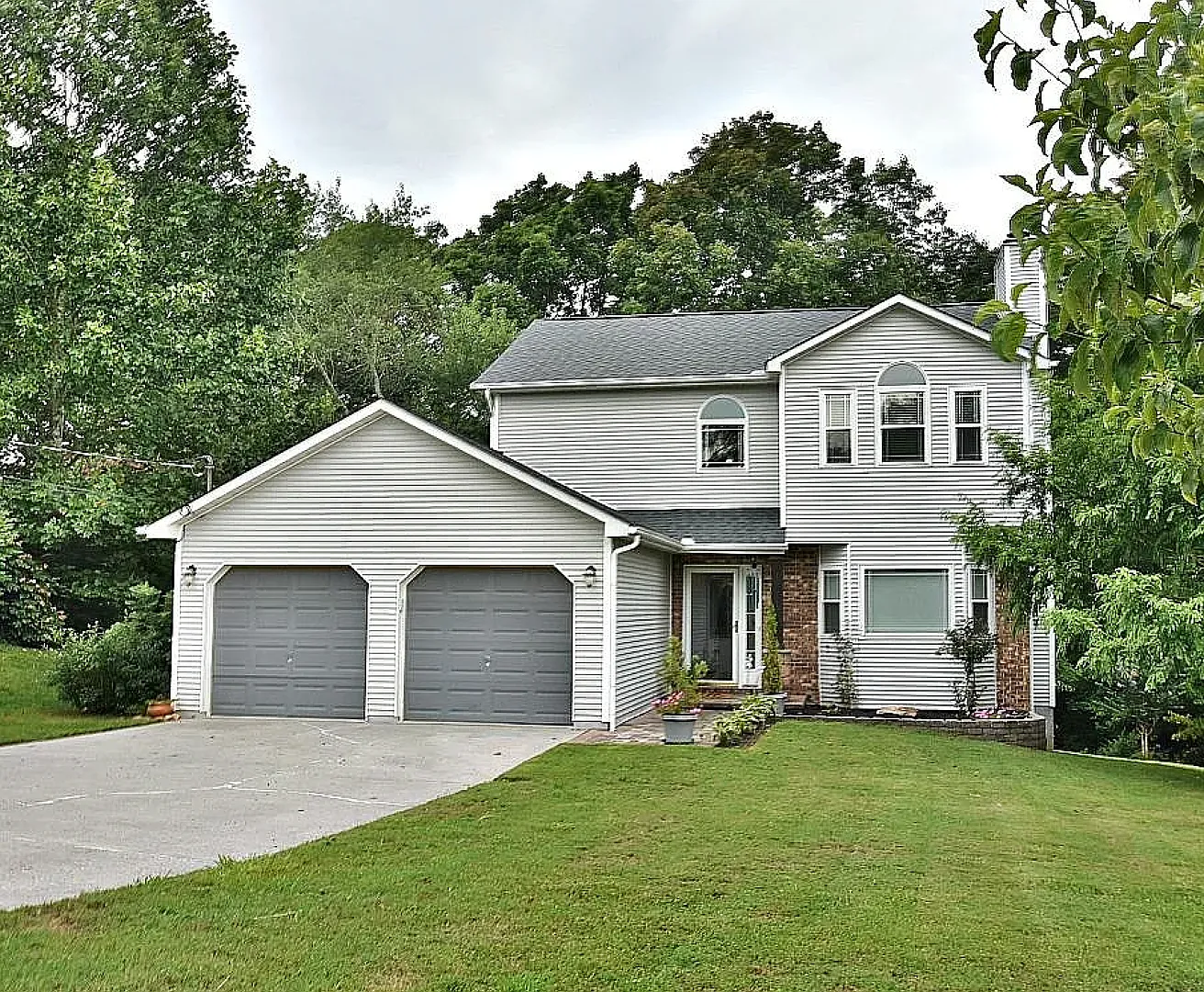 Furnished 3-Bedroom Home in West Knoxville - Available Dec 1st! — Photo 1