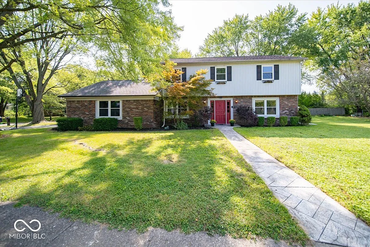 1203 Woodbridge Ln photo 1