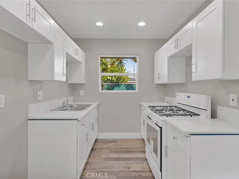 24521 Myers Ave — Photo 9