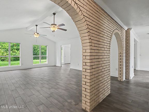 3rd image of 1307 Wisteria Ln