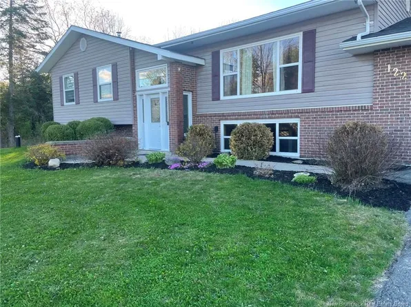122 Parkwood Dr, Woodstock, NB E7M 5G1