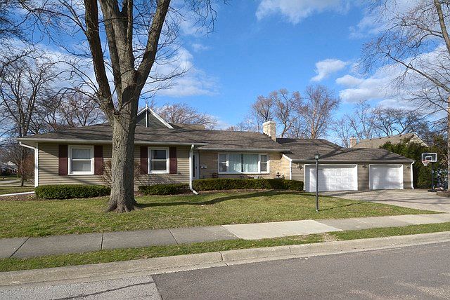 1st image of 414 W Elm St
