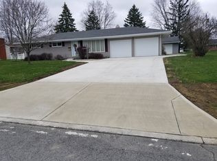 1017 Woodside Dr, Findlay, OH 45840