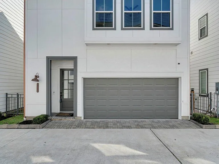 9551 Neuens Rd #B — Photo 1
