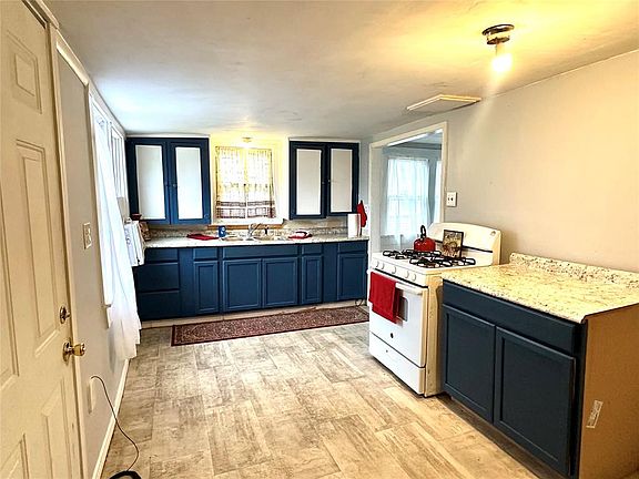 2nd image of 611 N Chapman Ave