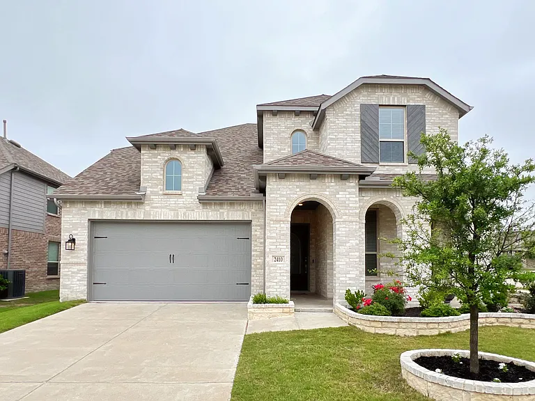 2410 Doncaster Dr — Photo 1