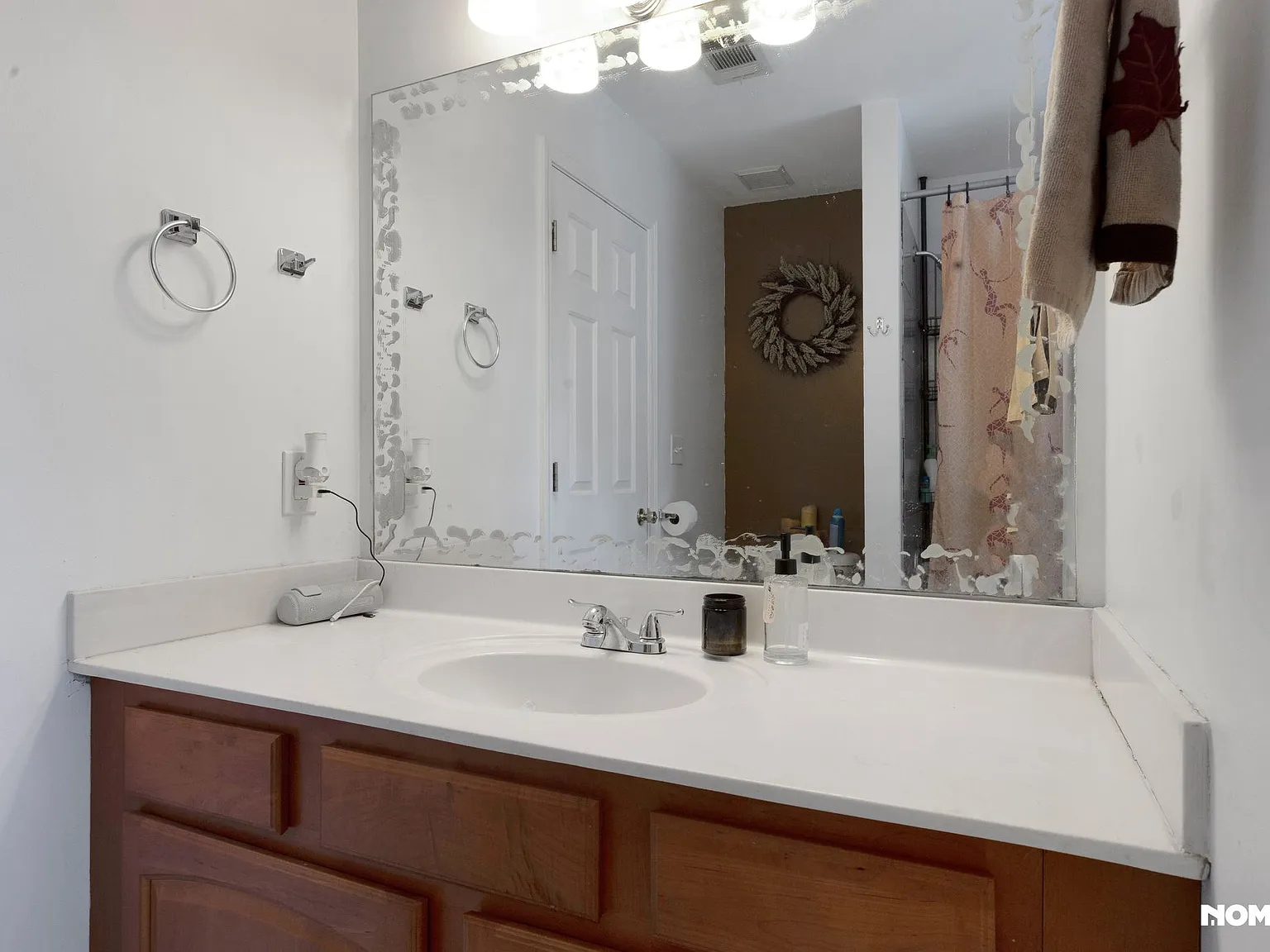 3 bed, 1483 sqft, $2,400 — Photo 2
