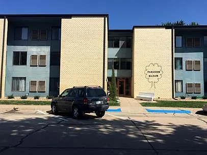Hebron - Parkside Manor — Photo 1