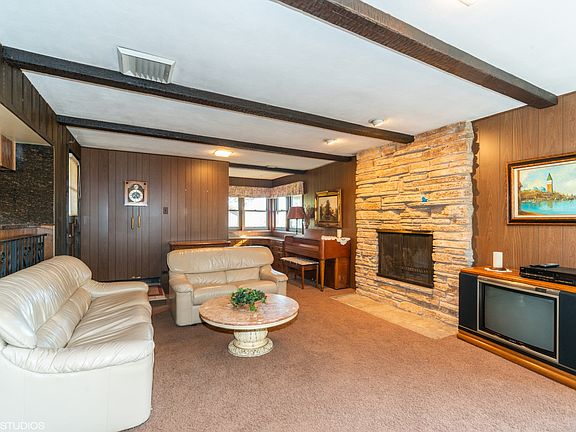 2nd image of 4621 N Redwood Dr