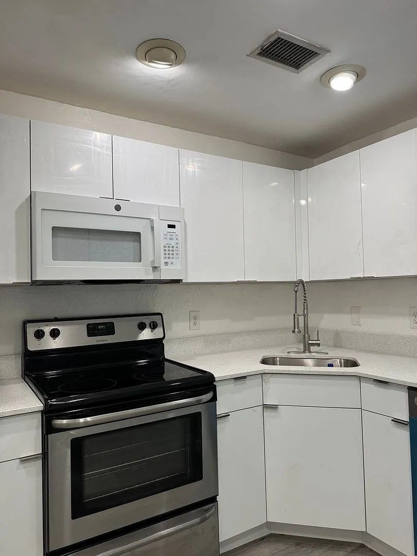 Available 8/1/26 For Rent 2bd/2.5ba Fully Renovated Unit- $2,400 — Photo 3