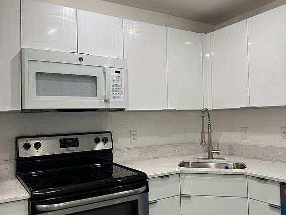 3rd image of 8650 SW 67th Ave #1045