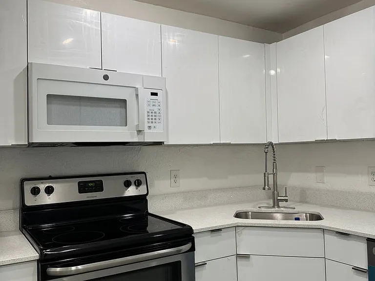 8650 SW 67th Ave #1045 — Photo 3