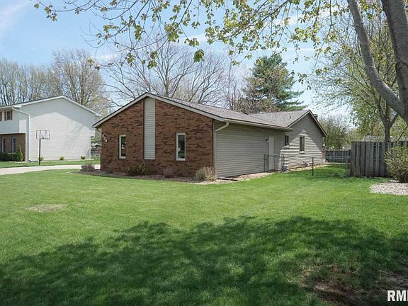 4th image of 808 Stonehill Dr