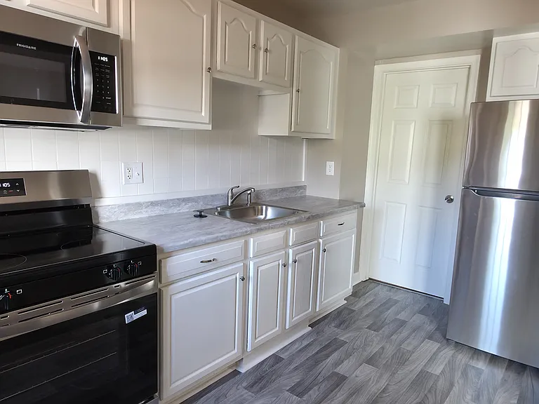 24 Lerner Ct #32H — Photo 6