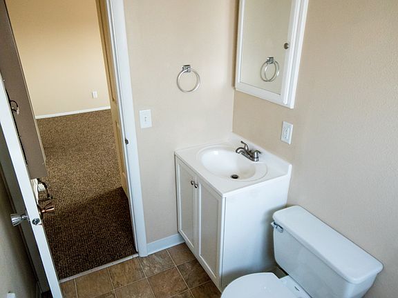 3rd image of 3232 Paxson St Unit 201