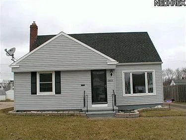 2802 Silverdale Ave photo 1