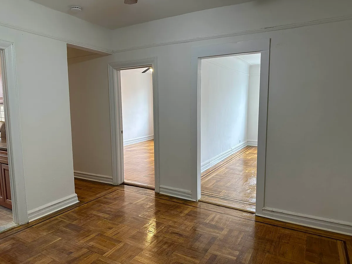 Building Photo - 2160 Wallace Ave #6K