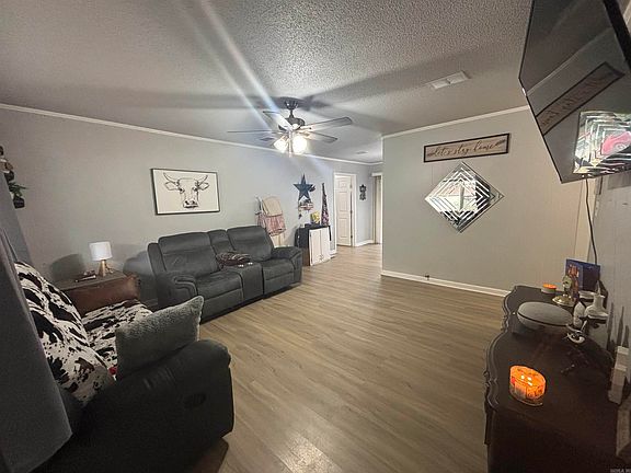 3rd image of 404 Logan St