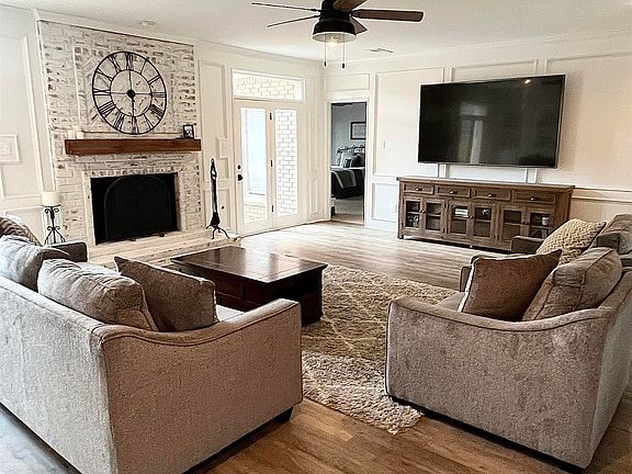 3rd image of 2680 Sweet Oaks Cir
