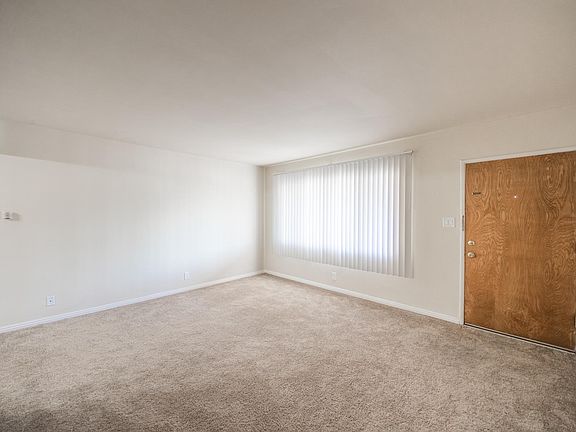 3rd image of 14215 Sylvan St APT 5