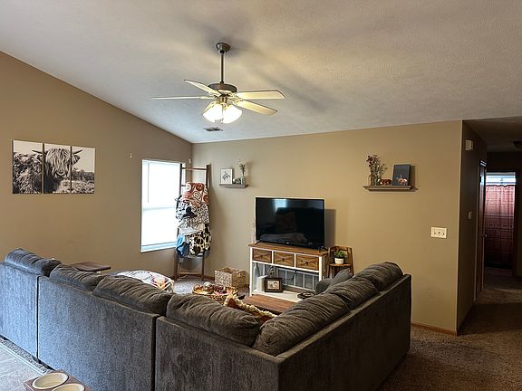 3rd image of 512 Brookmont Dr
