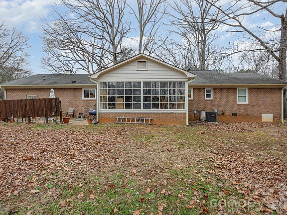 2nd image of 514 Idlewood Dr